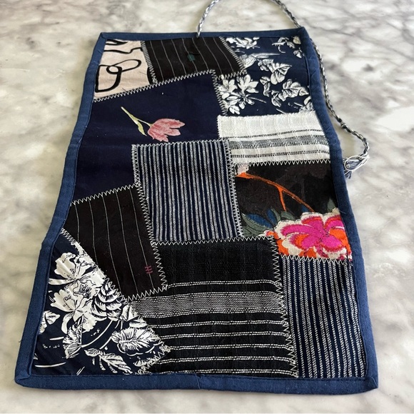 Upcycled Toiletry Bag SilaiWali - Picture 7 of 9